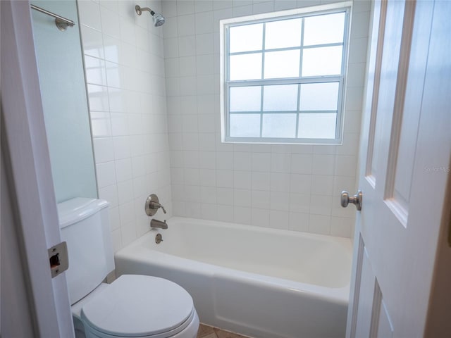 full bath with toilet and washtub / shower combination