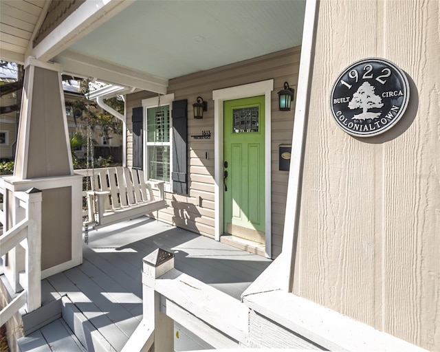 doorway to property featuring covered porch