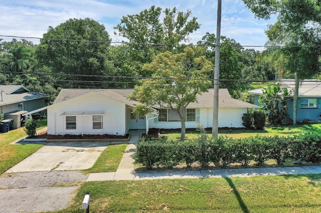 single story home with a front yard