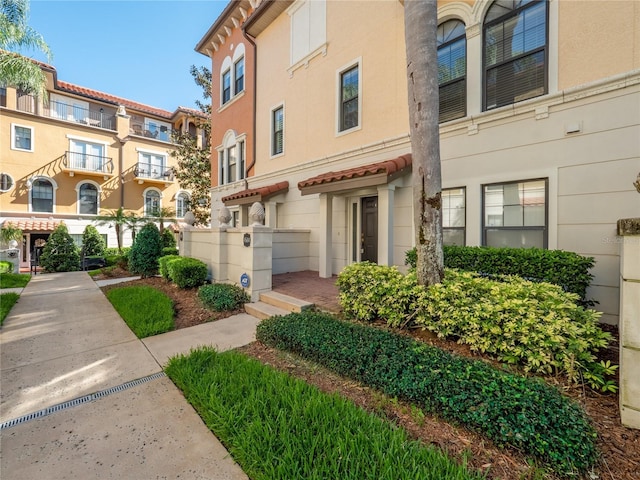 view of building exterior featuring a residential view