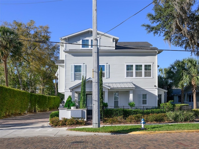 view of front of house featuring a fenced front yard