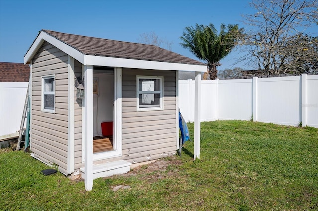 view of outbuilding featuring an outdoor structure and a fenced backyard