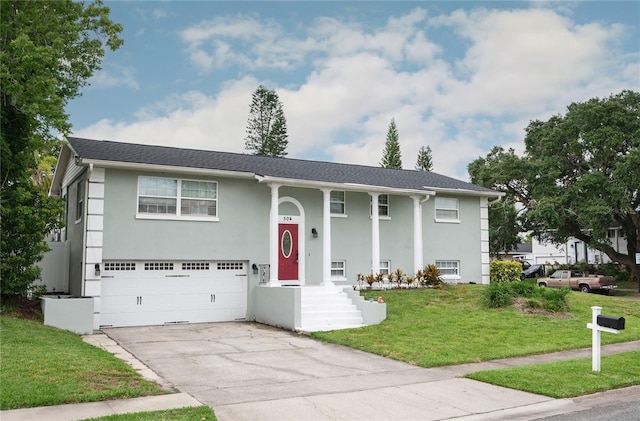 504 Teakwood Dr, Altamonte Springs, FL 32714 - raised ranch featuring a garage, driveway, a front lawn, and stucco siding