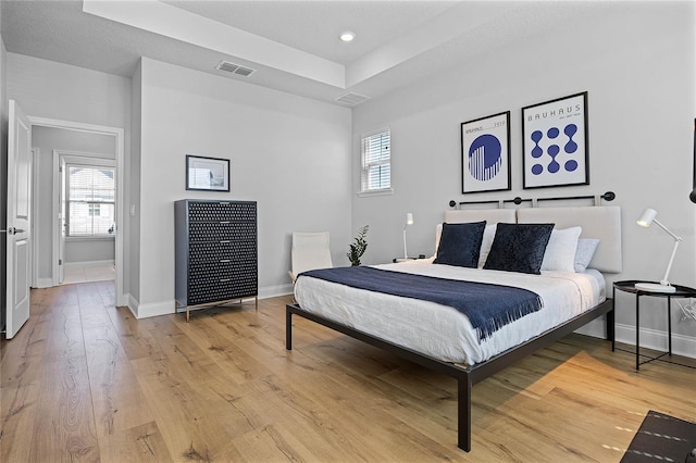 bedroom featuring recessed lighting, visible vents, light wood-style flooring, and baseboards