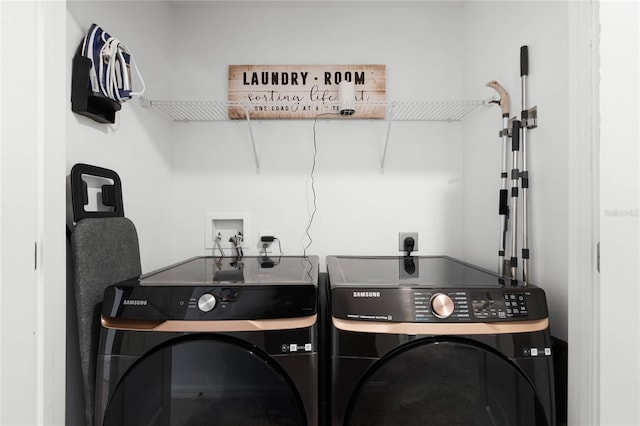 laundry room with laundry area and independent washer and dryer