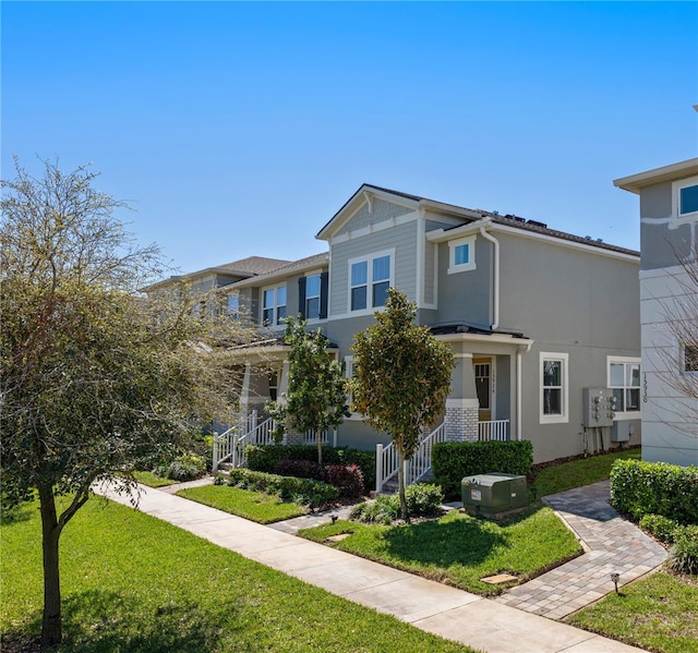 view of front of property featuring stucco siding and a front yard