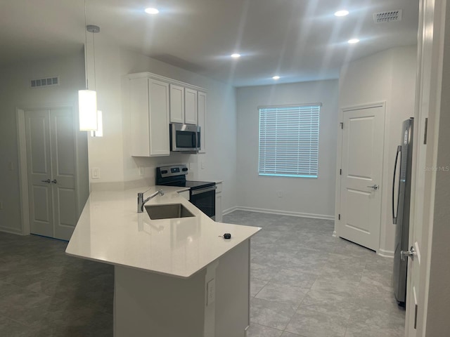 kitchen featuring a peninsula, light countertops, visible vents, and stainless steel appliances