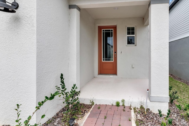 property entrance featuring stucco siding