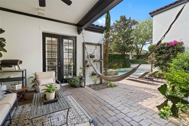 sunroom featuring ceiling fan