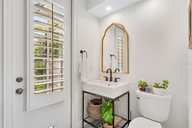 bathroom with recessed lighting, toilet, and vanity