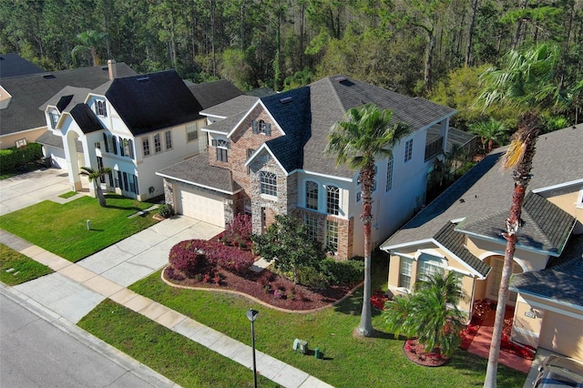 bird's eye view featuring a wooded view