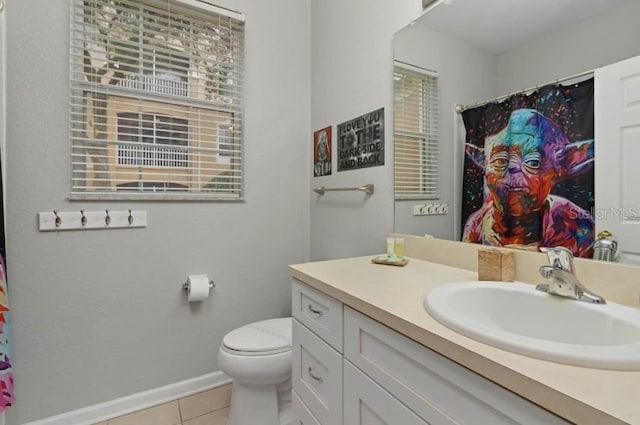 full bathroom featuring tile patterned floors, toilet, curtained shower, baseboards, and vanity