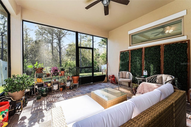 sunroom with ceiling fan