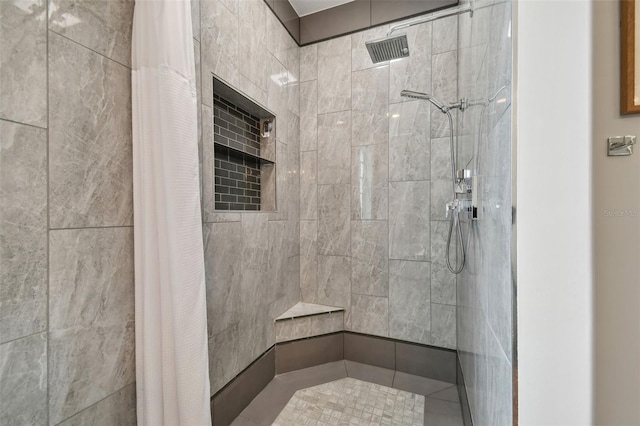 bathroom featuring a tile shower