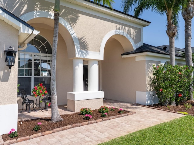 property entrance featuring stucco siding