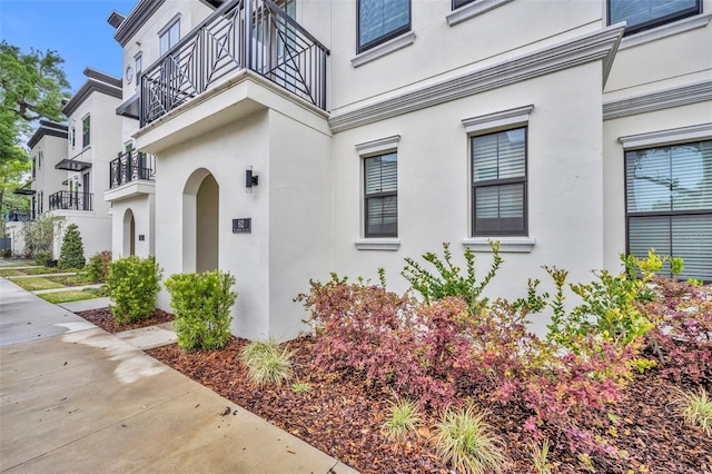 property entrance with stucco siding