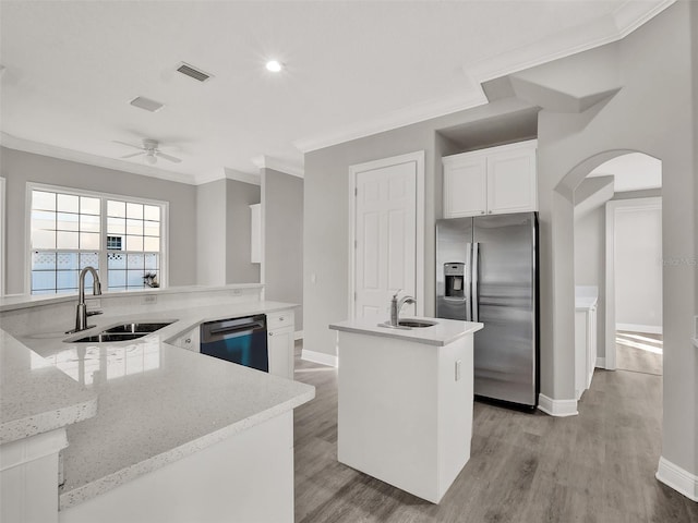 7548 Gathering Dr, Reunion, FL 34747 - kitchen with visible vents, a kitchen island with sink, a sink, stainless steel refrigerator with ice dispenser, and dishwasher