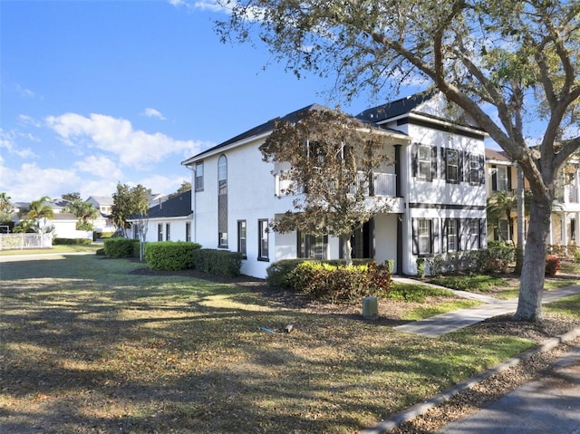 7548 Gathering Dr, Reunion, FL 34747 - view of front of house featuring stucco siding and a front yard