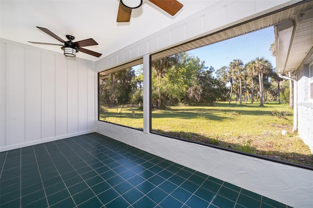 unfurnished sunroom with plenty of natural light and ceiling fan