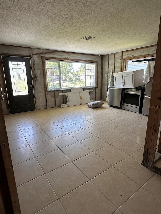 foyer entrance featuring visible vents and a textured ceiling