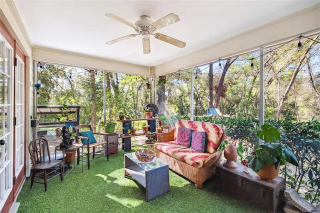 sunroom / solarium featuring a ceiling fan