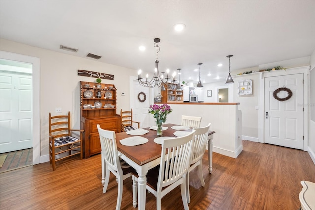 dining room featuring recessed lighting, light wood-style floors, visible vents, and baseboards