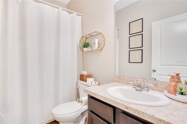 bathroom with curtained shower, toilet, and vanity