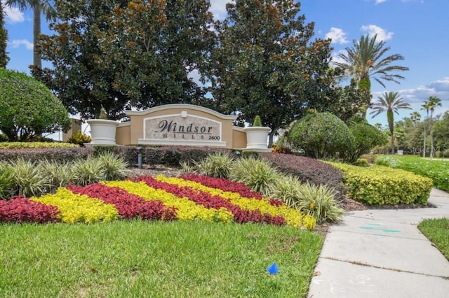 community sign featuring a garage