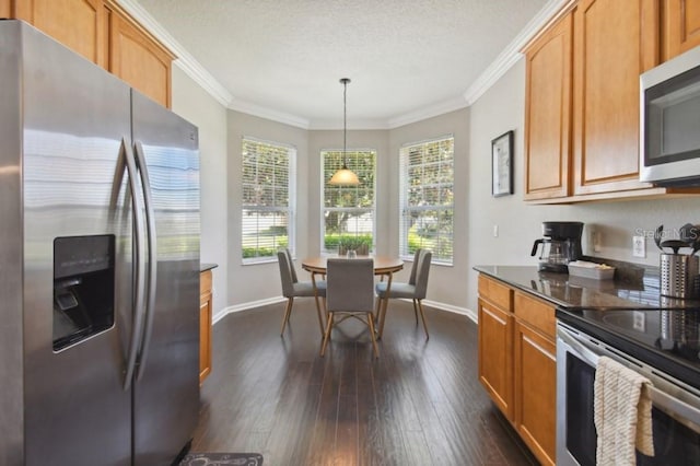 kitchen featuring crown molding, baseboards, stainless steel appliances, a textured ceiling, and dark wood-style flooring