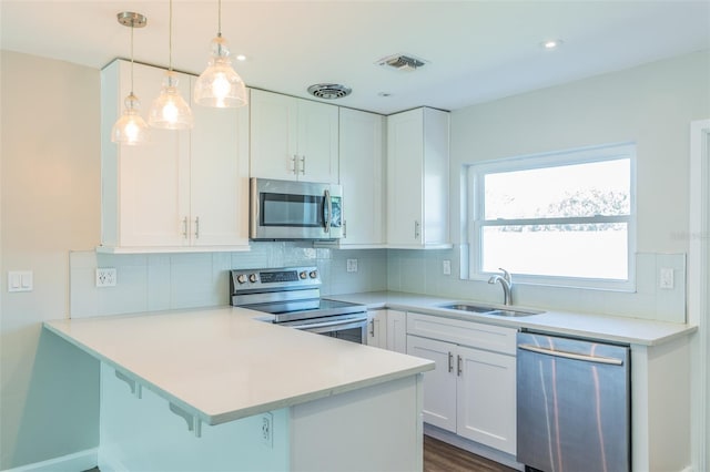 kitchen with visible vents, backsplash, stainless steel appliances, and a sink