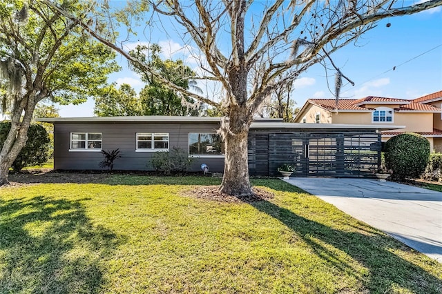 view of front of property with a front yard