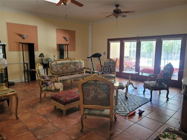 living room featuring ceiling fan and crown molding