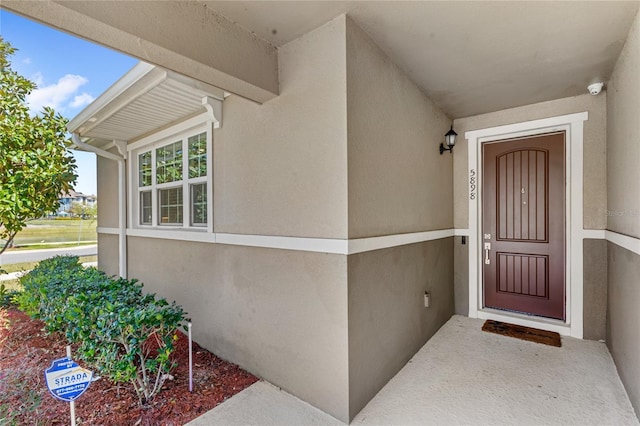 property entrance featuring stucco siding