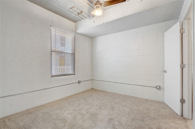 empty room featuring carpet floors and ceiling fan