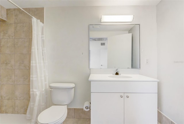 full bathroom with visible vents, tiled shower, toilet, and vanity