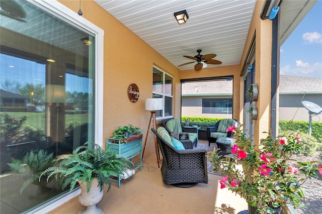 sunroom featuring a ceiling fan