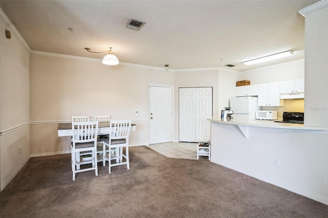 unfurnished dining area with ornamental molding, visible vents, and light carpet