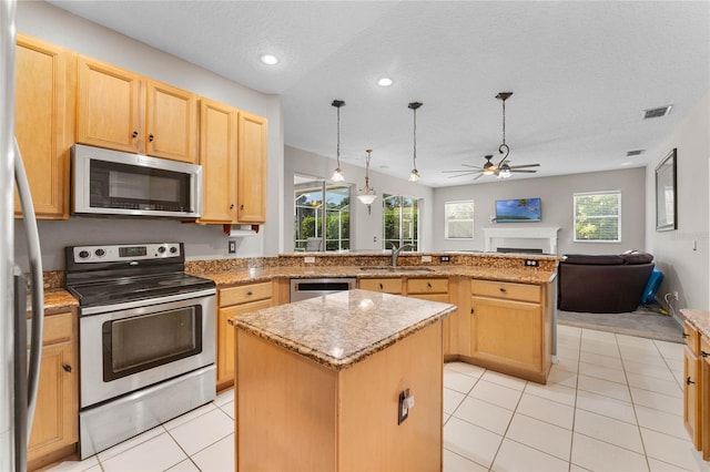 8611 Dover Oaks Ct, Orlando, FL 32836 - kitchen featuring a center island, a sink, open floor plan, a peninsula, and stainless steel appliances