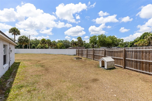 view of yard featuring a fenced backyard