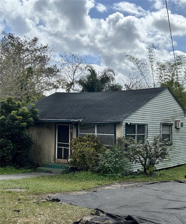 view of front of property with a shingled roof