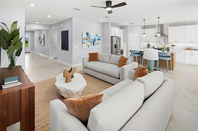 living room featuring recessed lighting, visible vents, baseboards, and ceiling fan