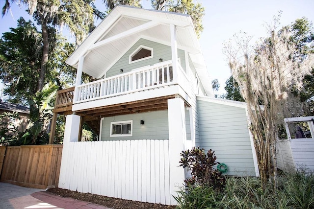 view of front of property featuring fence