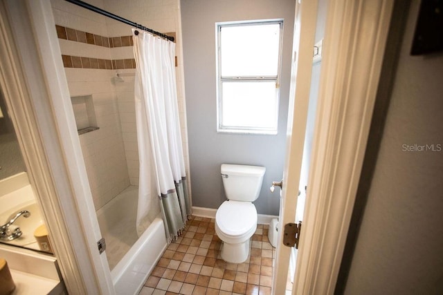 bathroom featuring tile patterned floors, toilet, shower / bath combo with shower curtain, and baseboards