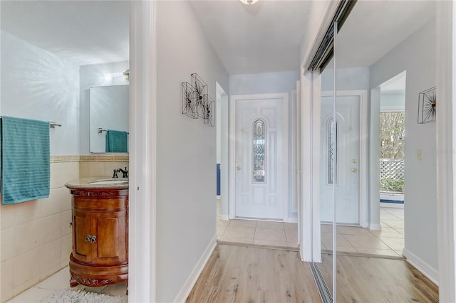 1318 Chebon Ct Unit E-F, Unit E-F, Apopka, FL 32712 - foyer featuring light wood-style floors