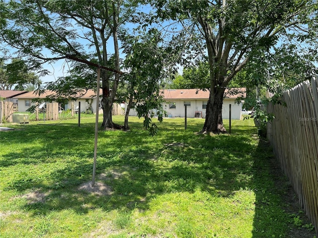 4845 Elese St, Orlando, FL 32811 - view of yard