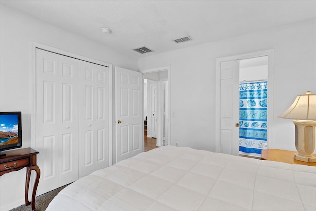 bedroom featuring visible vents, a closet, and a textured ceiling