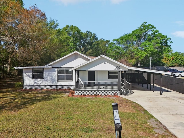 view of front of house featuring driveway, a carport, a porch, and a front lawn