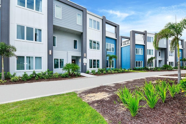 view of building exterior with a residential view