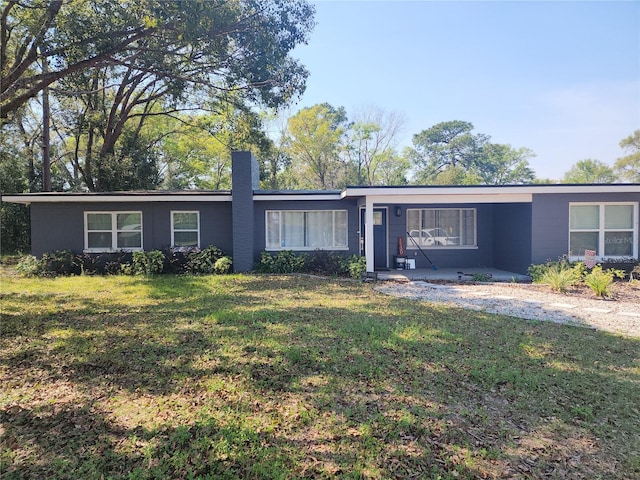 single story home featuring a front lawn