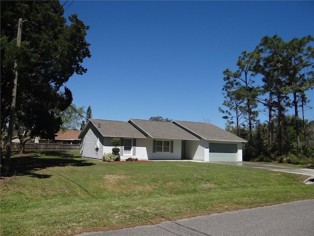 view of front of property with a front lawn, fence, a garage, and driveway